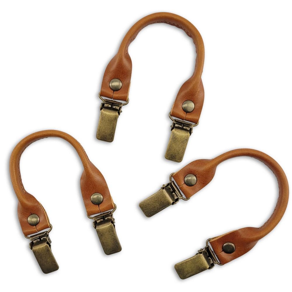 Hosenträgerschlaufenset - cognacfarbenes genarbtes Leder - mit antiken Messingclips - 1